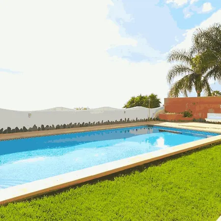 Ferienhaus Avo House Garden